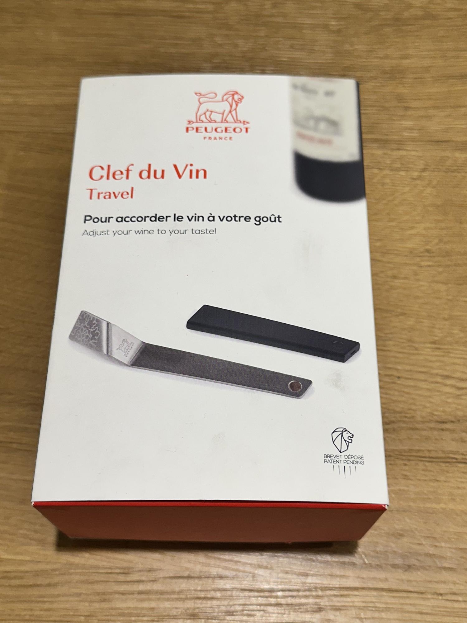 Consiste en sumergir la pieza en una copa durante unos segundos para evolucionar el vino.