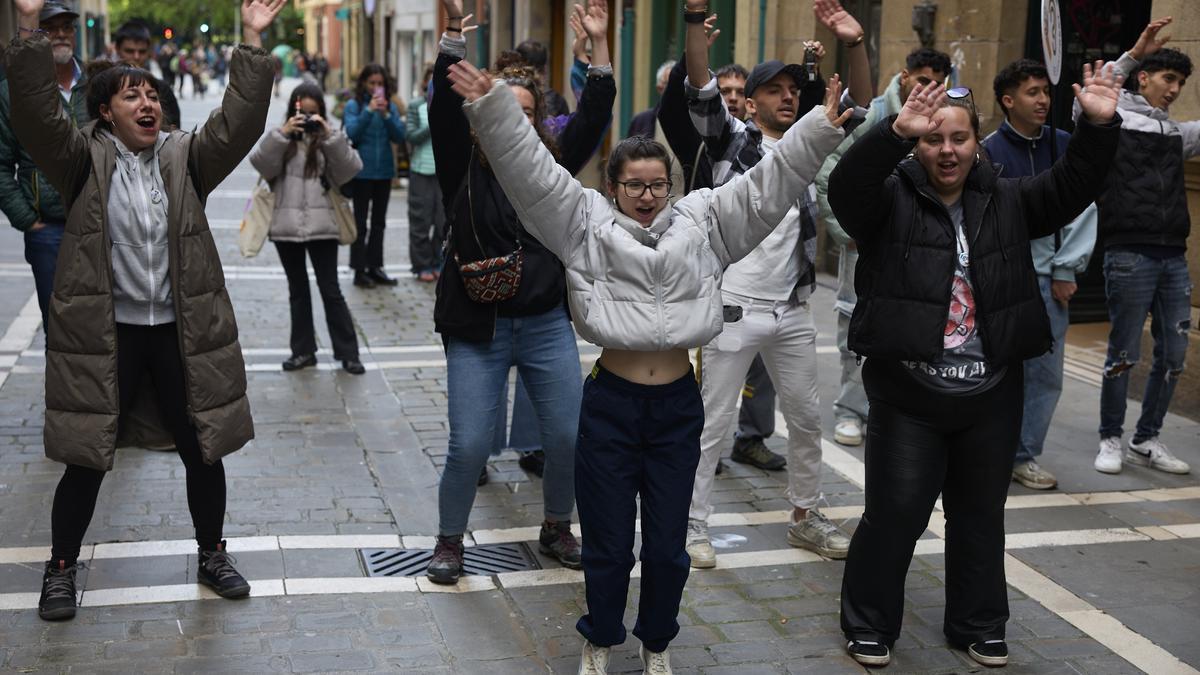 Ekimen honek kultur, prestakuntza eta komunitate jarduerak uztartzen ditu, eta auzoetan eta herrietan ez ezik, lantokietan, unibertsitateetan, klubetan edo erakunde publikoetan ere antolatzen da, ariguneak identifikatuz.