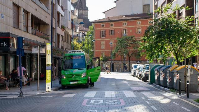 Parada en la calle Xenpelar de los autobuses urbanos.