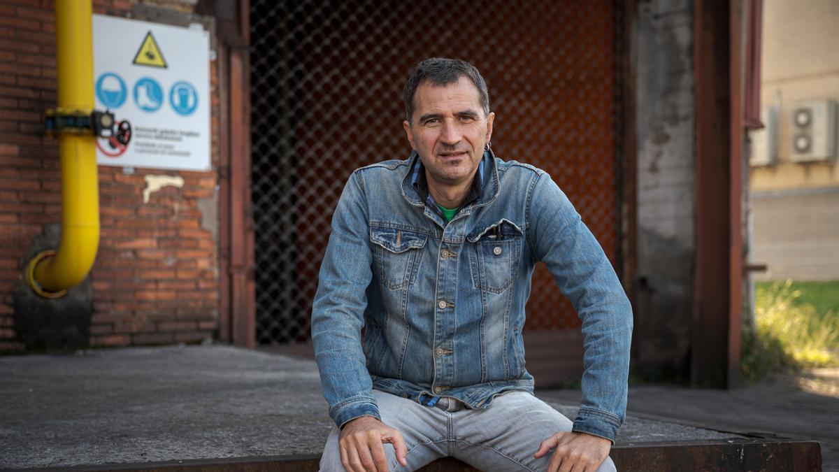 Iñaki Petxarroman liburuaren egilea.
