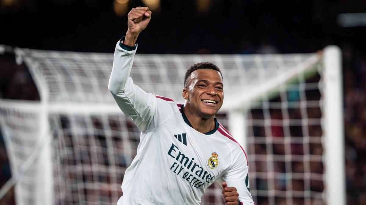Mbappe celebra uno de sus dos goles en el Clásico.