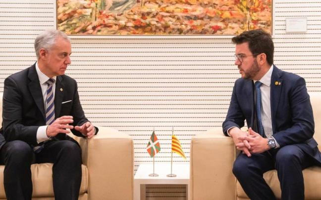 Íñigo Urkullu y Pere Aragonés se han reunido antes de participar en un acto en la Eurocámara para promover el derecho a al autodeterminación en Europa.