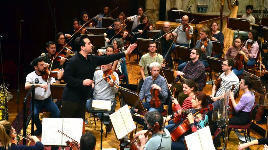 La Euskadiko Orkestra ha ensayado este martes por la mañana en el auditorio de la Filarmónica de Varsovia.