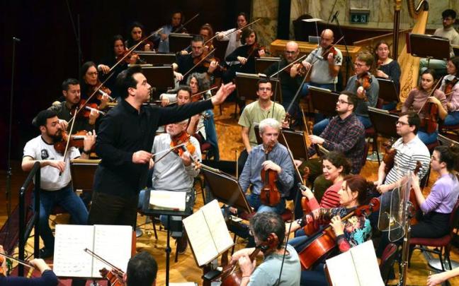 La Euskadiko Orkestra ha ensayado este martes por la mañana en el auditorio de la Filarmónica de Varsovia. La Euskadiko Orkestra ha ensayado este martes por la mañana en el auditorio de la Filarmónica de Varsovia.