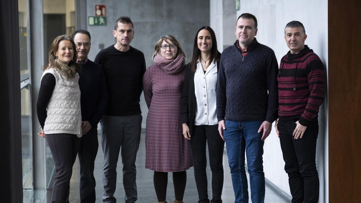 Representación de los sindicatos presentes en la Mesa Sectorial de Educación este martes en el Parlamento de Navarra.