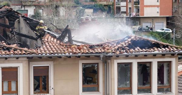 Incendio de un edificio en Balmaseda. PABLO VIÑAS
