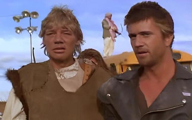 Mike Preston (izquierda), en 'Mad max 2'.