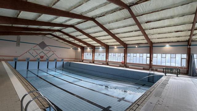 Llenado del vaso grande de la piscina.