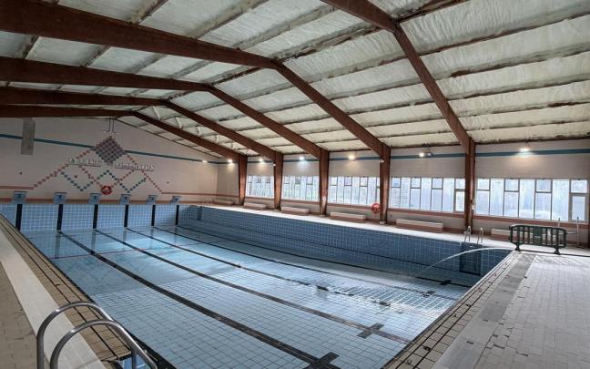 Llenado del vaso grande de la piscina.