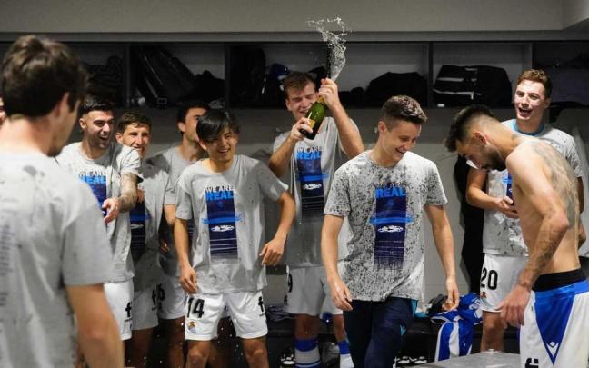 Los jugadores de la Real celebran el pase a la Champions. / R. S.