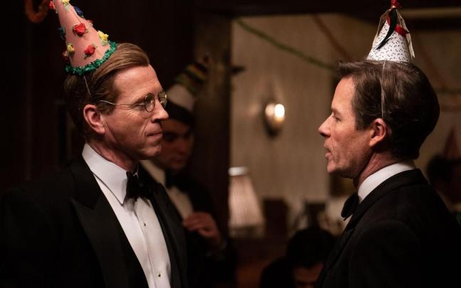 Damian Lewis y Guy Pearce, en una escena de ‘Un espía entre amigos’.