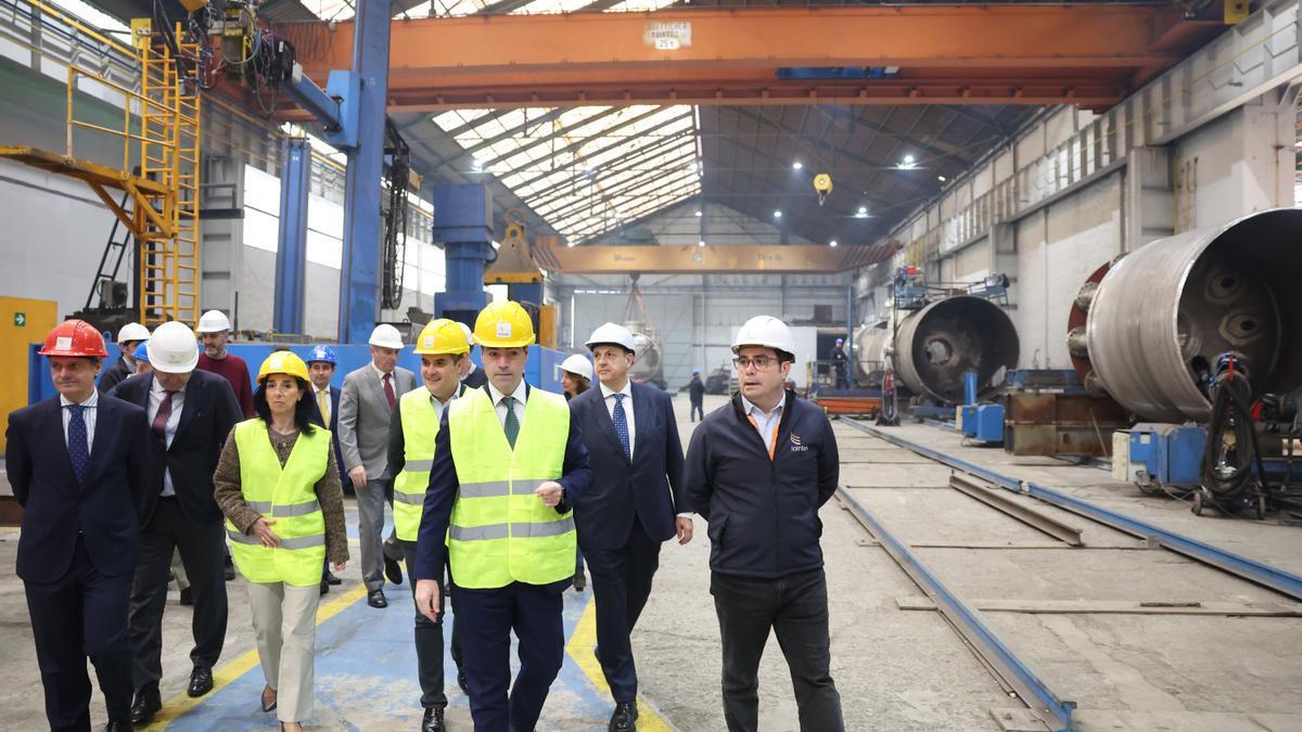 Pradales, durante su visita en Lointek.