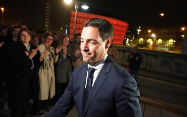 Pradales llega a ETB para participar en el debate tras sufrir el ataque.