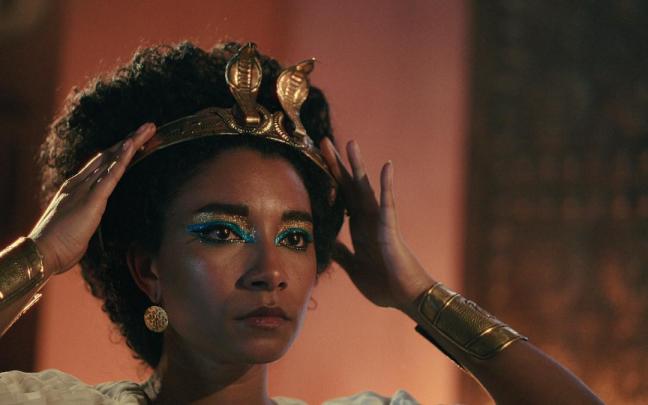 Adele James, caracterizada como Cleopatra en la serie documental de Netflix