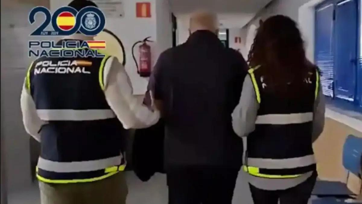 La Policía Nacional detiene a Karim Bouyakhrichan.