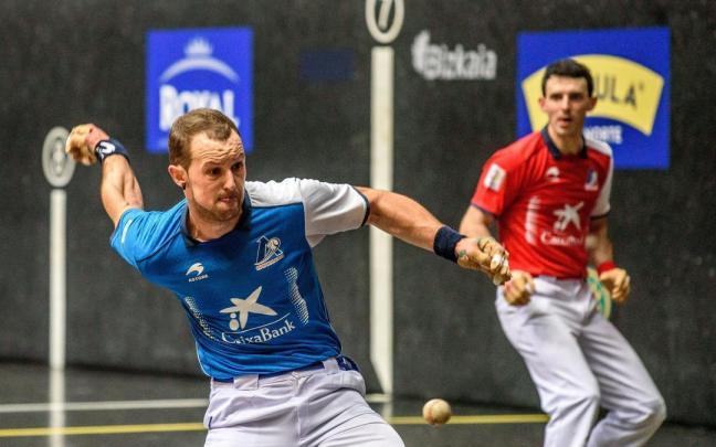 Aitor Elordi y Jokin Altuna durante la final del Manomanista 2023.