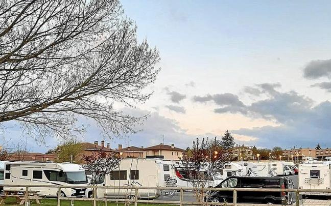 Autocaravanas en la localidad de Labastida. Autocaravanas en la localidad de Labastida.