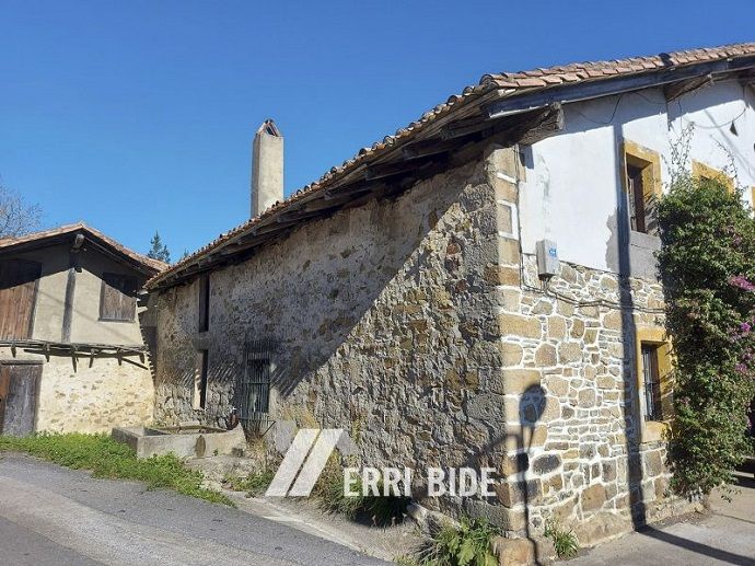 Caserío para reformar en Morga.