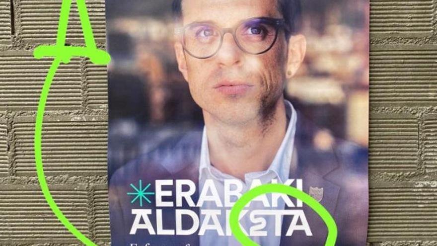 Ayuso ve a ETA en un cartel electoral de Bildu.