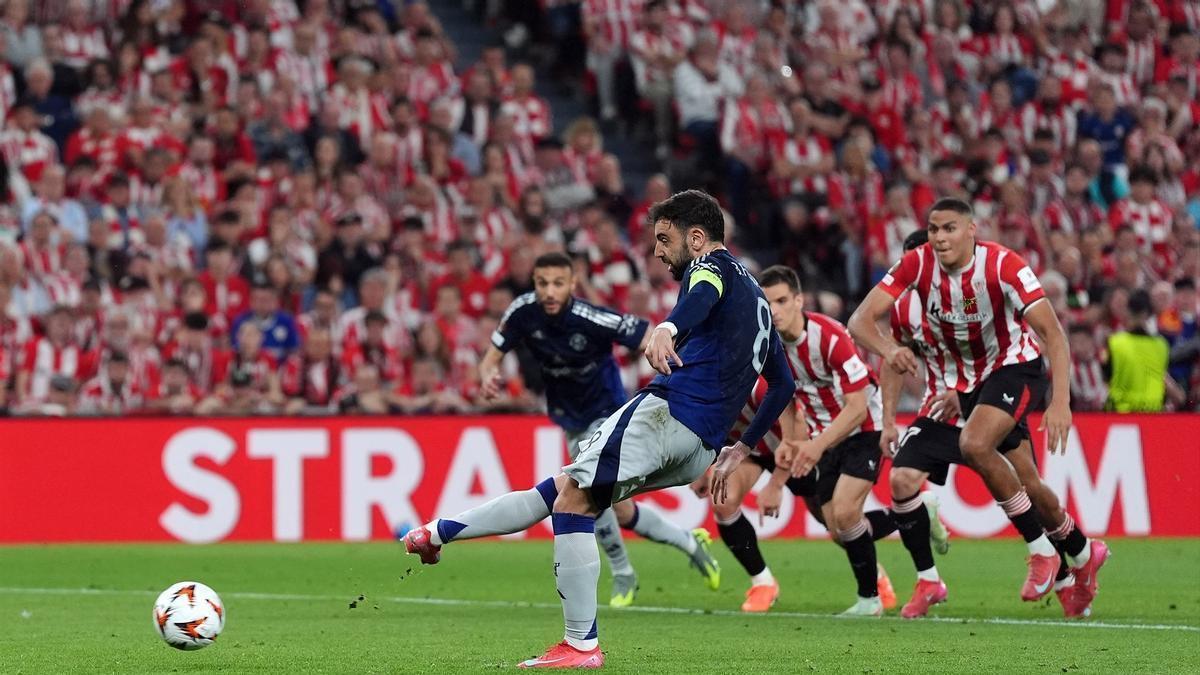 Un penalti muy discutido señalado a Dani Vivian, su posterior expulsión y el segundo tanto inglés cambiaron por completo el rumbo del encuentro.