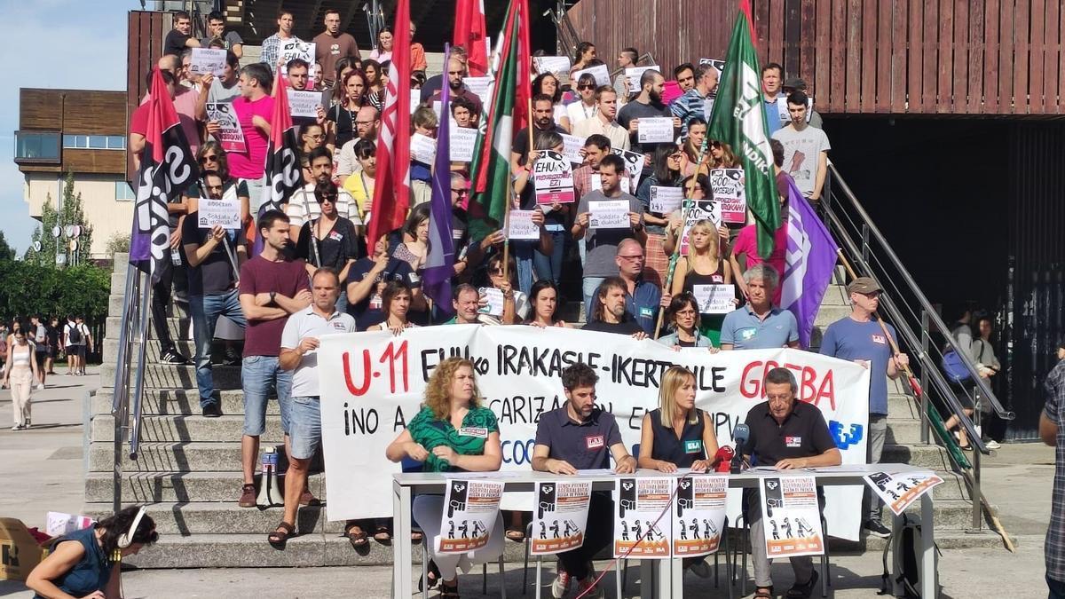 Comparecencia de ELA, LAB, CCOO y Steilas para convocar huelga en la UPV-EHU el 11 de octubre.