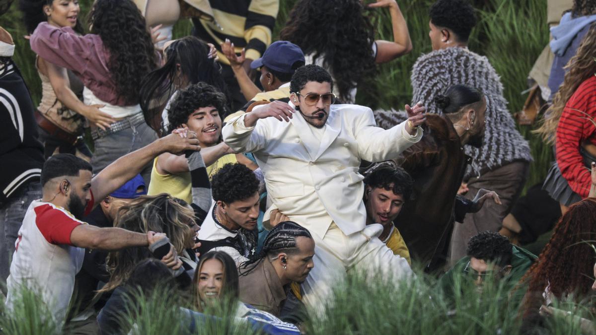 Bad Bunny protagoniza el descanso de la Super Bowl.