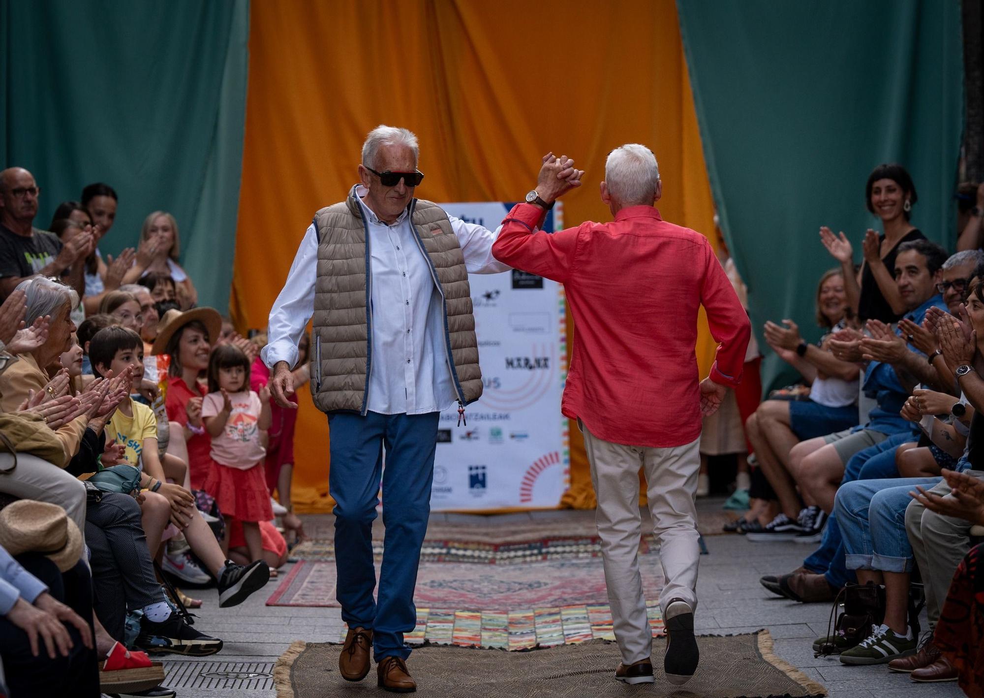 Un desfile de moda de las tiendas de Hernani