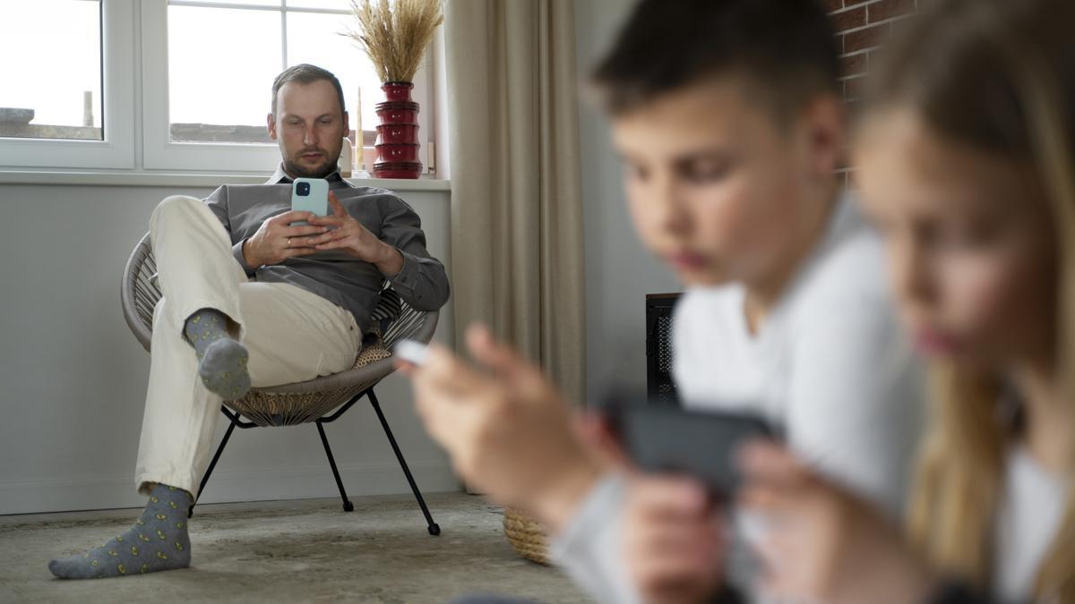 Los padres podrán recibir alertas de OpenAi si sus hijos plantean cuestiones que hagan sospechar de su estado mental.