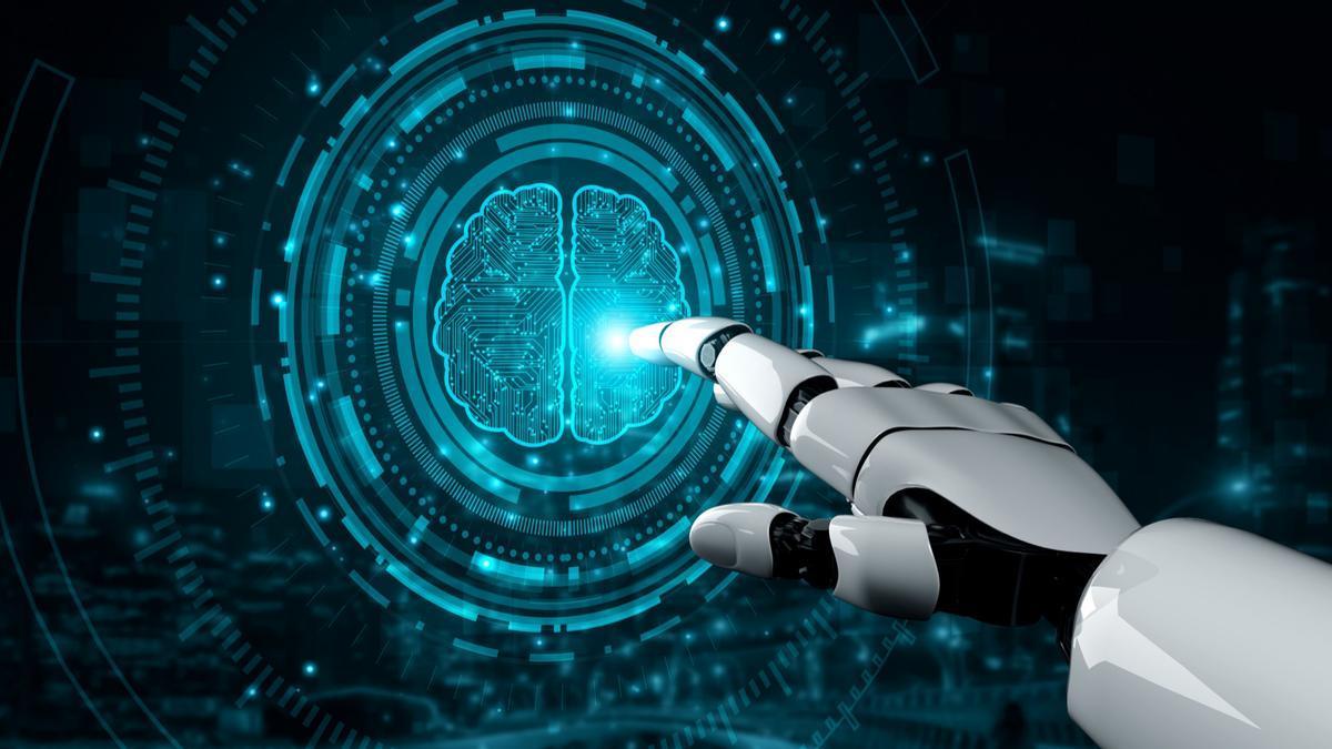 El dedo de un robot toca la recreación de un cerebro humano en una pantalla.