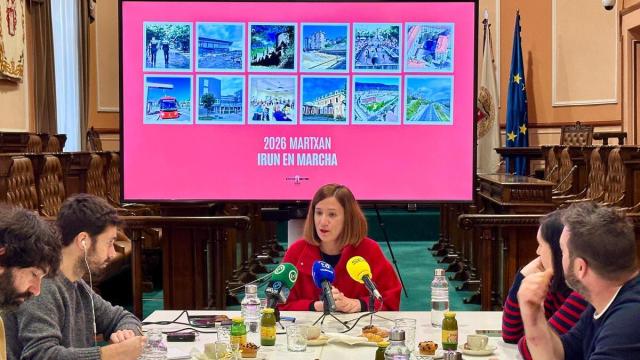 La alcaldesa de Irun, Cristina Laborda, durante su última comparecencia del año ante los medios.