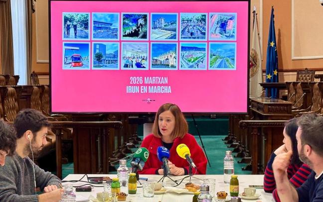 La alcaldesa de Irun, Cristina Laborda, durante su última comparecencia del año ante los medios.