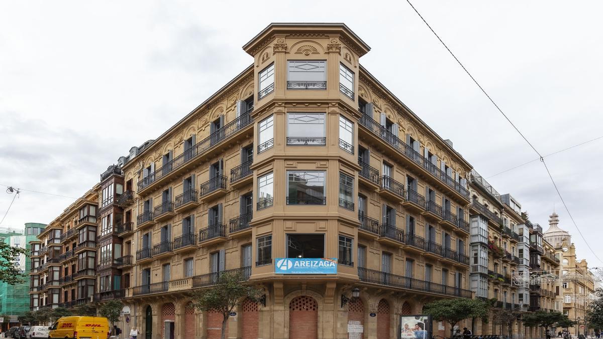 Segundo local que la perfumería Druni tendrá en Donostia, en la esquina de las calles Arrasate y Fuenterabía