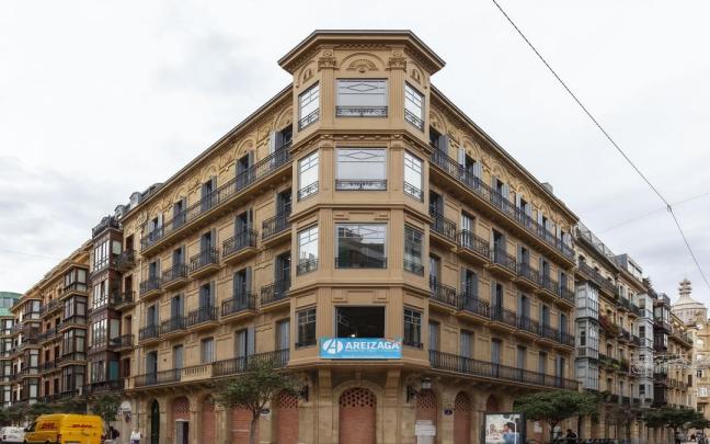 Segundo local que la perfumería Druni tendrá en Donostia, en la esquina de las calles Arrasate y Fuenterabía