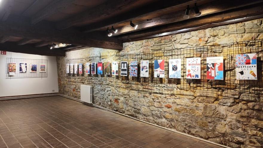Una exposición de los carteles de madalenas.