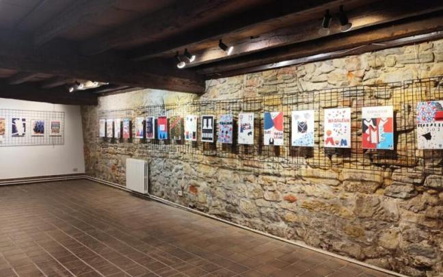 Una exposición de los carteles de madalenas.