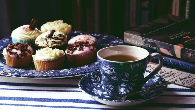 La iniciativa incluye también encuentros en torno a una taza de te y un plato de pastas para charlar en inglés.