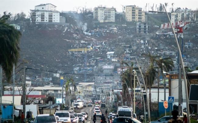 Una zona de Mamoudzou, capital del territorio de ultramar francés de Mayotte, arrasada tras el paso del ciclón 'Chido'.