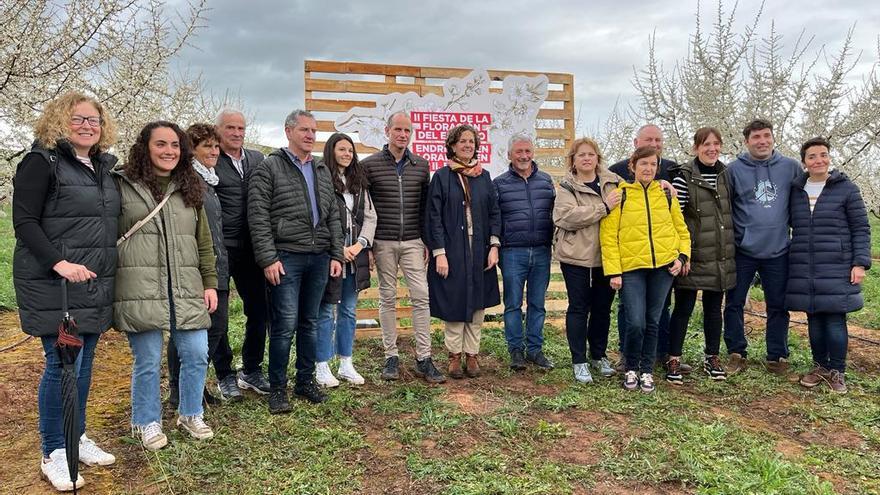 La consejera Gómez, con el resto de participantes en el acto