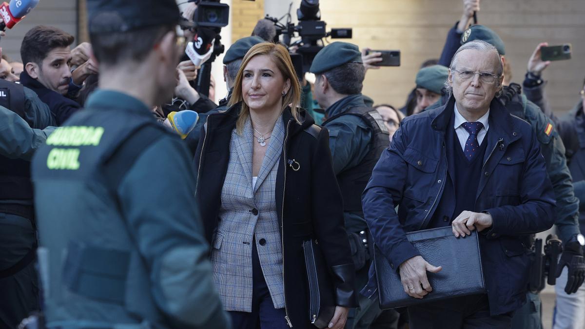 En imágenes: Pradas y el exjefe de Gabinete de Mazón llegan al juzgado de Catarroja para un careo