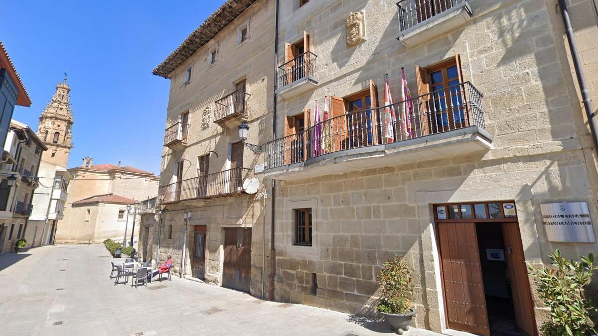 Entrada al Ayuntamiento de Oion