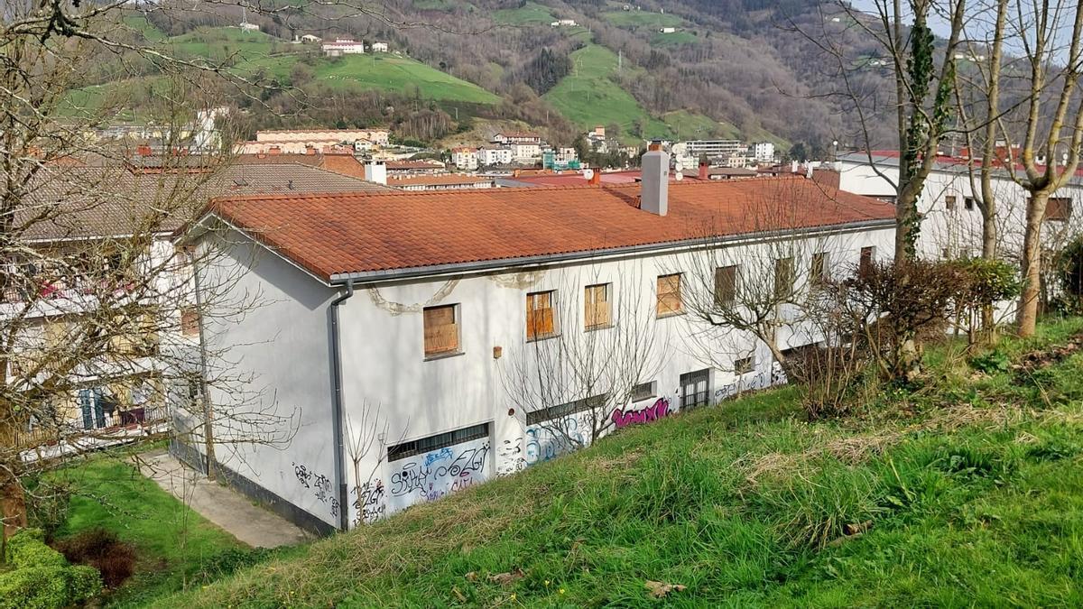 La antigua escuela de Altamira que hoy es sede de la Asociación de Vecinos