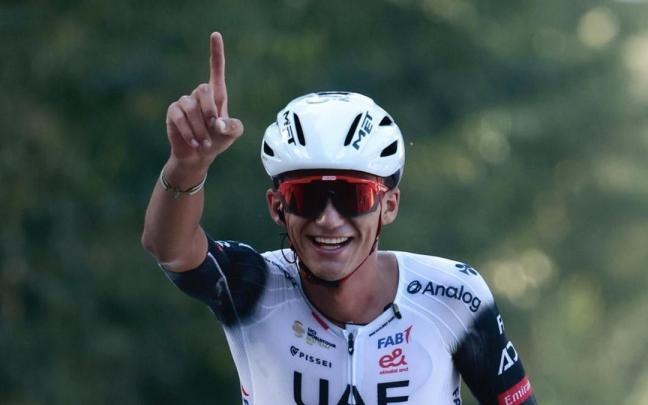 Del Toro celebra una victoria.