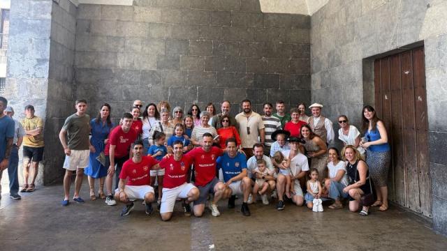 Las paredes de Kontzejupe fueron testigo del homenaje a la saga de pelotaris de la familia Urzelai.