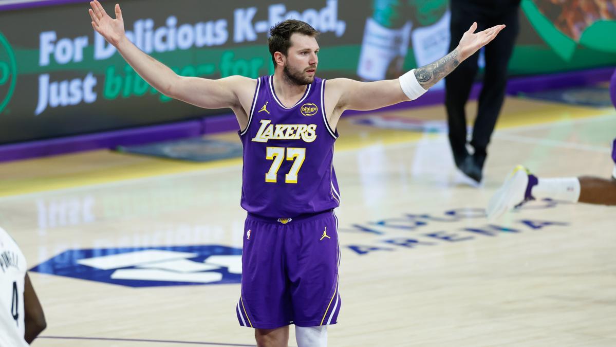 Luka Doncic, con Los Angeles Lakers.