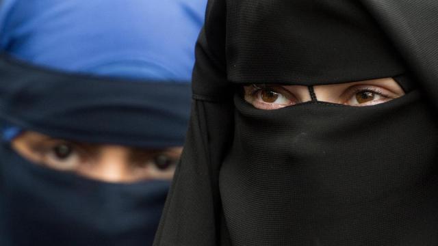 Mujeres con niqab.