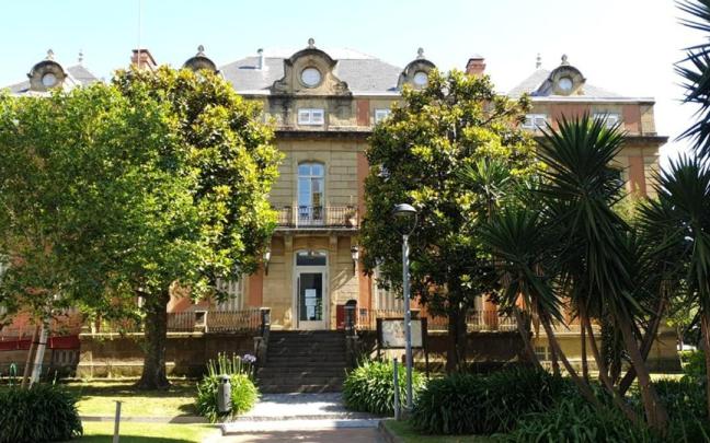 Exterior de la biblioteca Sanz Enea de Zarautz.