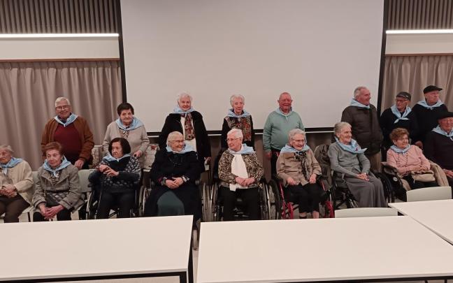 Foto de familia de las y los homenajeados.