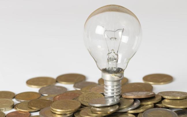 El IVA de la luz y el gas regresa al tipo general del 21% a partir del lunes.
