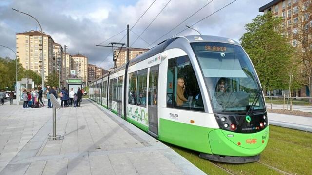 Gasteizko tranbia Zabalganara luzatzeko lanen lehen tarteko obrak lizitatu dituzte, 9,2 milioi euroan.