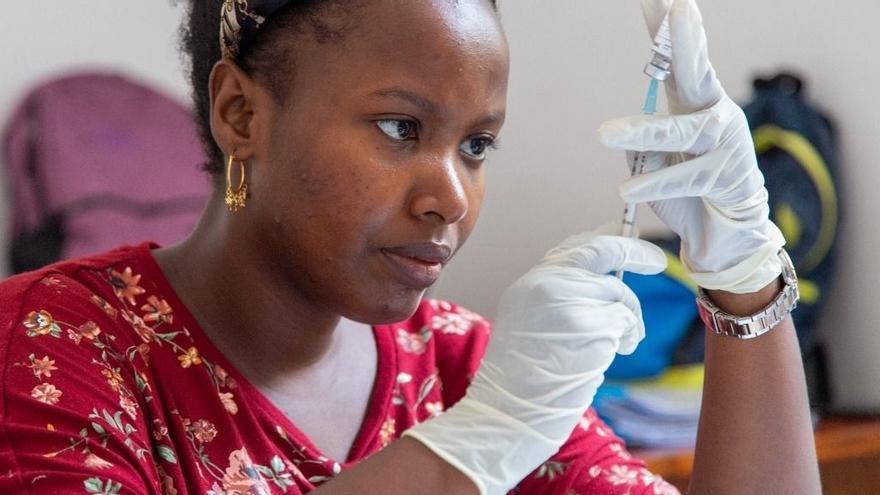 Campaña de vacunación contra la malaria en Tanzania.